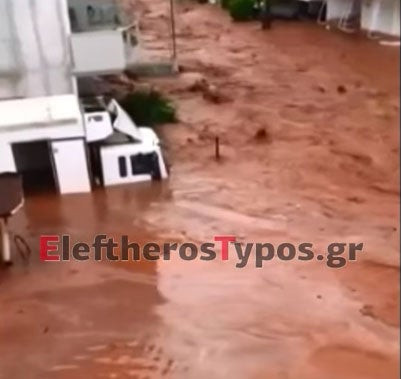 Βίντεο σοκ από τη Μάνδρα: 82χρονη παρασύρεται από τον χείμαρρο – Κίνδυνος ψυχικών διαταραχών για τους πληγέντες